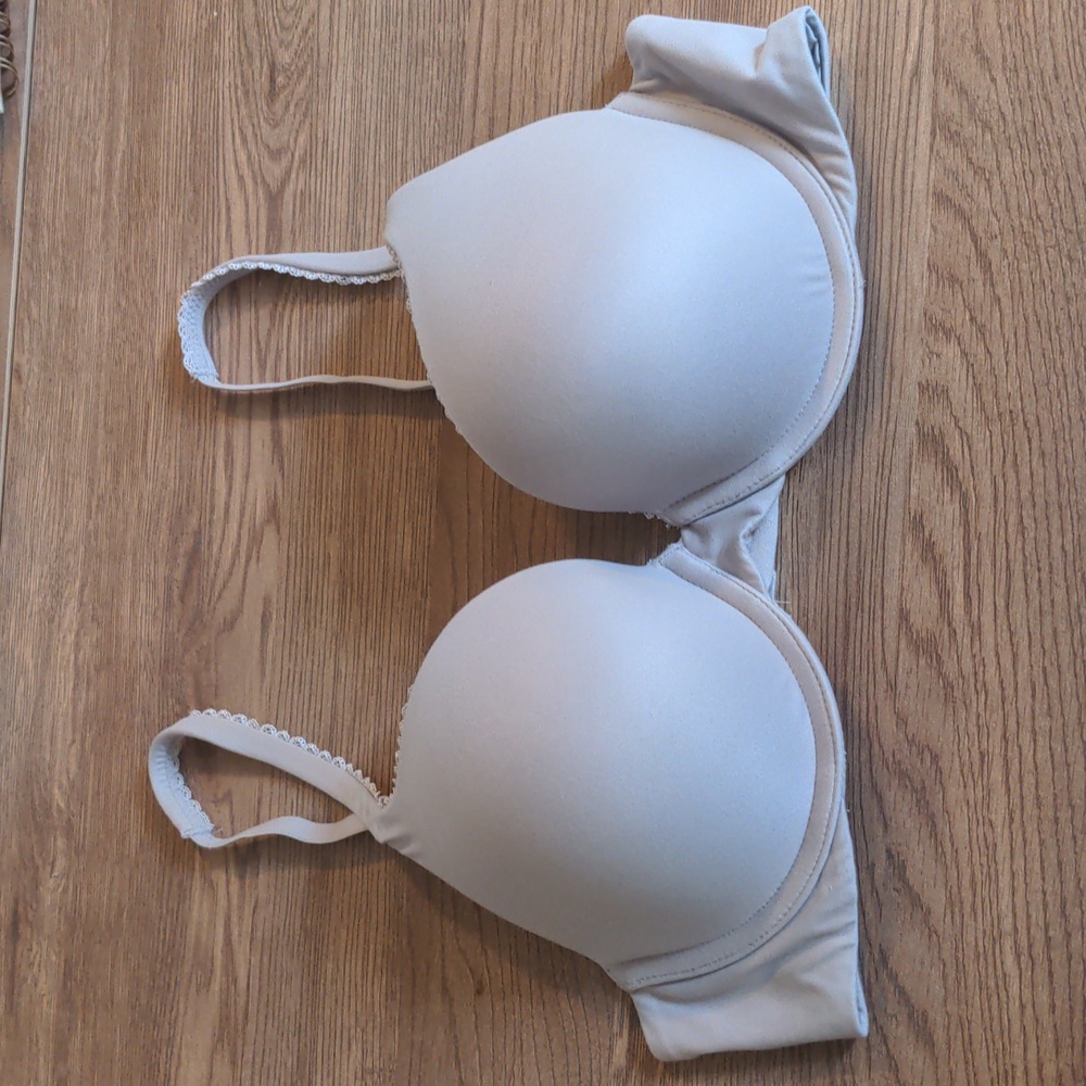 Body by Victoria's Secret Bra